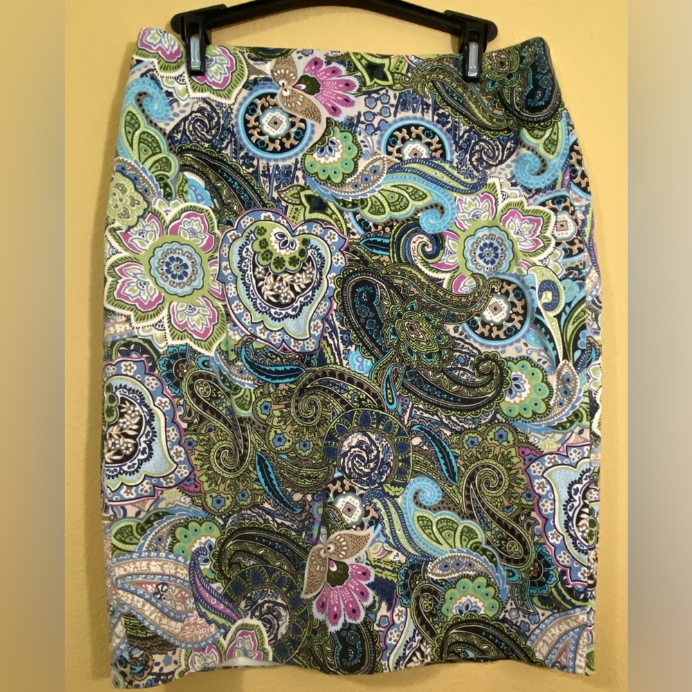 Pretty floral colorful skirt ,cotton, Excellent condition